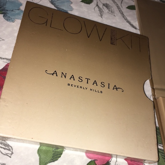 Anastasia Beverly Hills Sun Dipped Glow Kit - Picture 2 of 3